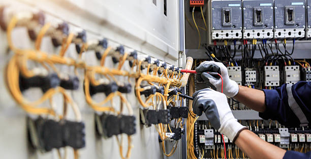 Professional Electrician technician working in Philo, IL